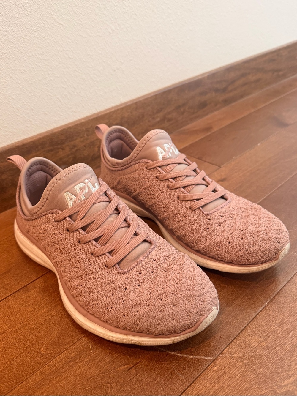 EUC APL Athletic Propulsion Labs Women's TechLoom Phantom Lace Up Sneakers